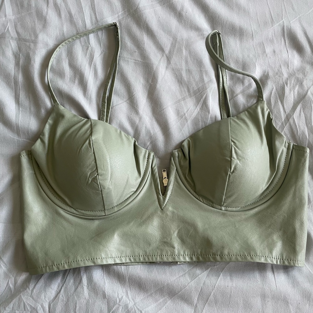 Green tank crop top